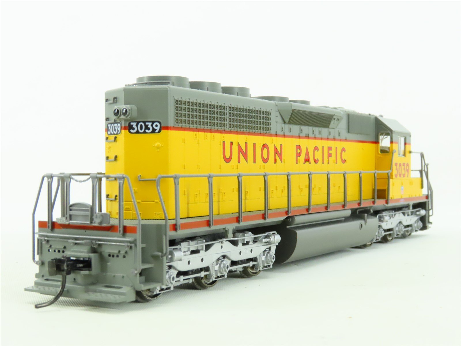 HO Scale KATO 37-6331 UP Union Pacific EMD SD40 Diesel #3039 DCC 