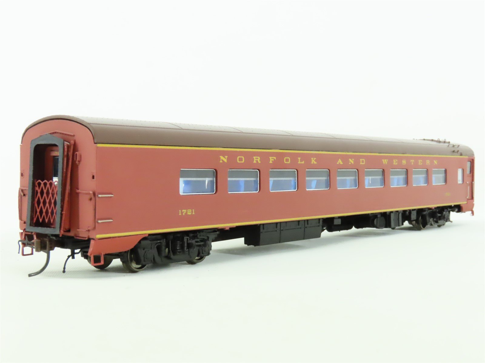 Rapido Trains HO Scale 100226 Leg-Rest Coach Norfolk & Western #1721 Rapido Trains HO Scale 100226 Leg-Rest Coach Norfolk & Western #1721