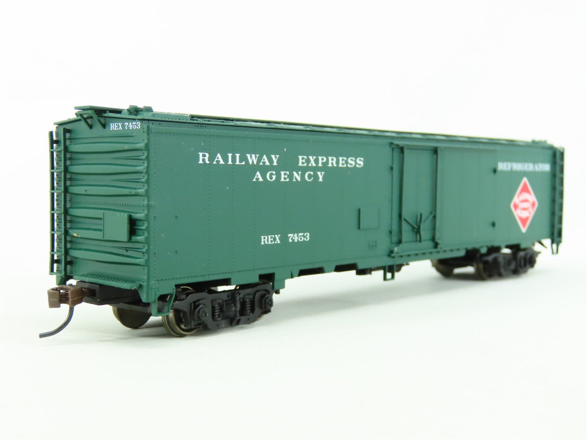 HO Scale Walthers #932-26241 REX REA Express 50&#39; Reefer 2-Pack #7453 &amp; 7528