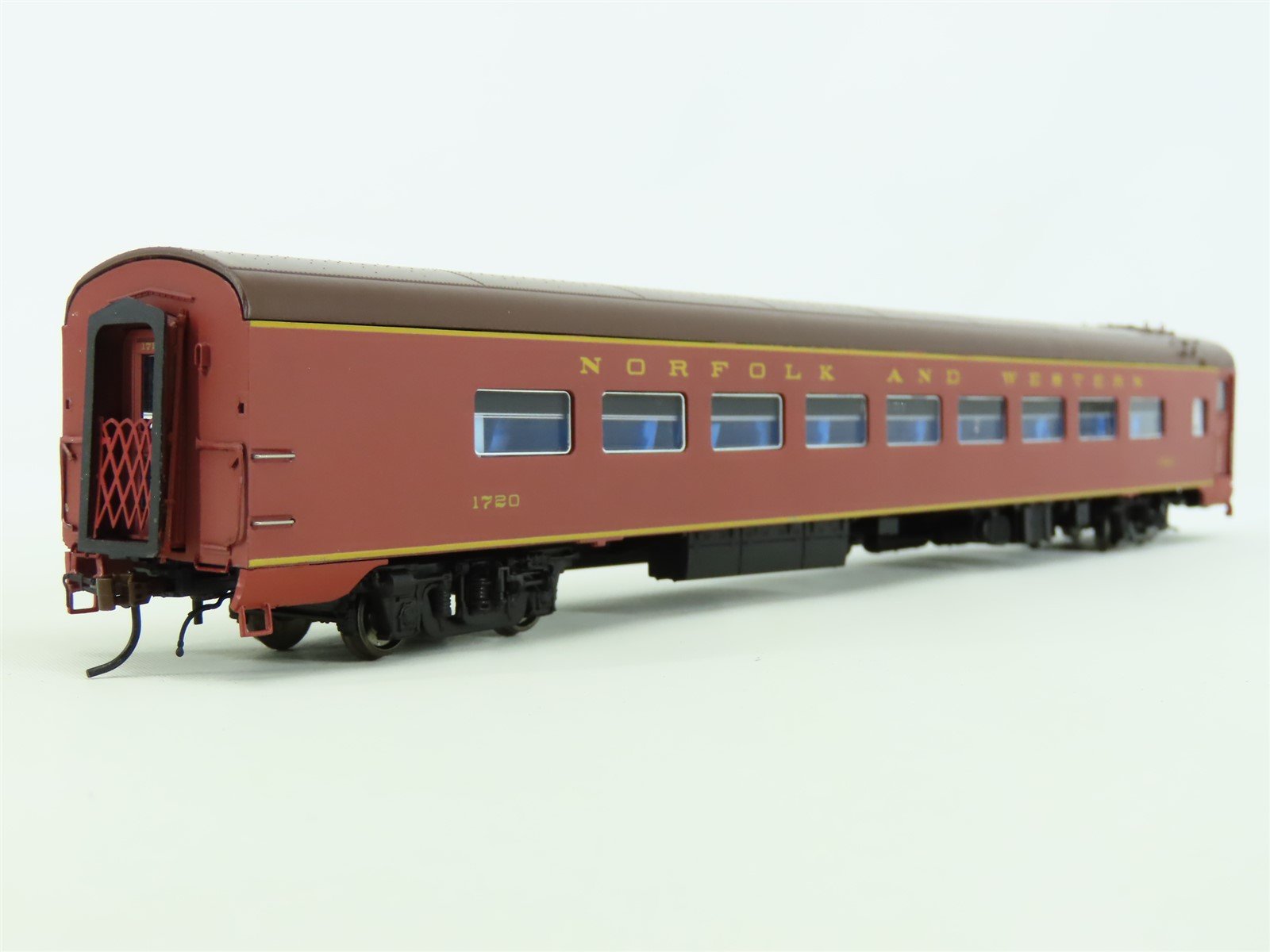 HO SCALE N&W COACH - deals