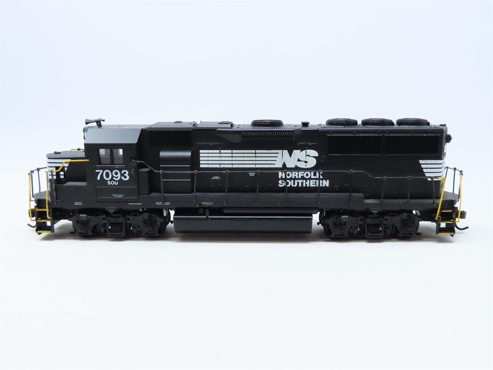 HO Scale Athearn NS Norfolk Southern EMD GP50 Diesel #7093 - Unpowered