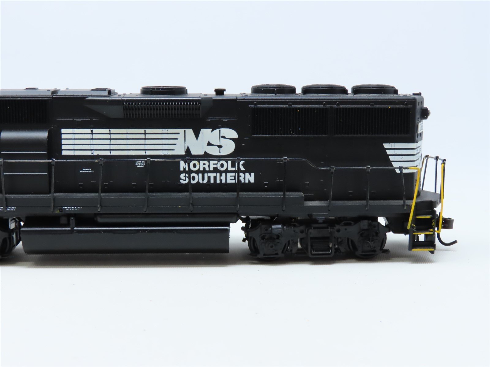 HO Scale Athearn NS Norfolk Southern EMD GP50 Diesel #7093 - Unpowered