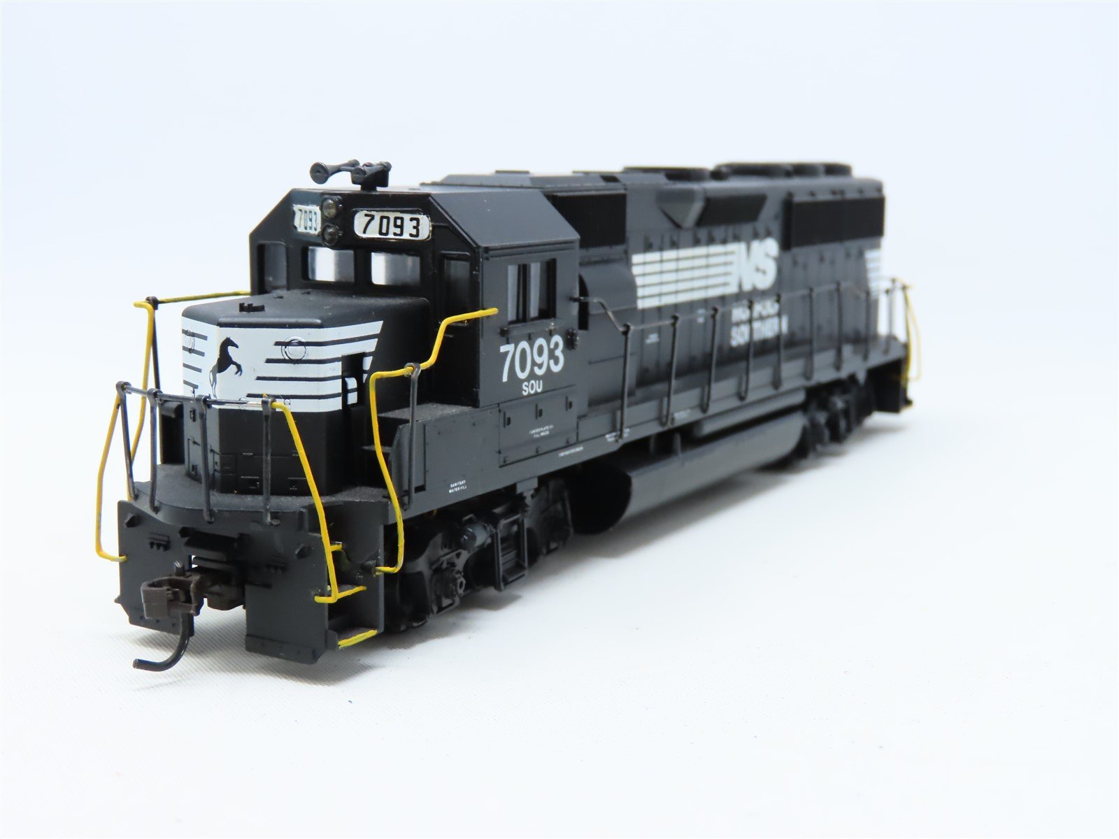 HO Scale Athearn NS Norfolk Southern EMD GP50 Diesel #7093 - Unpowered