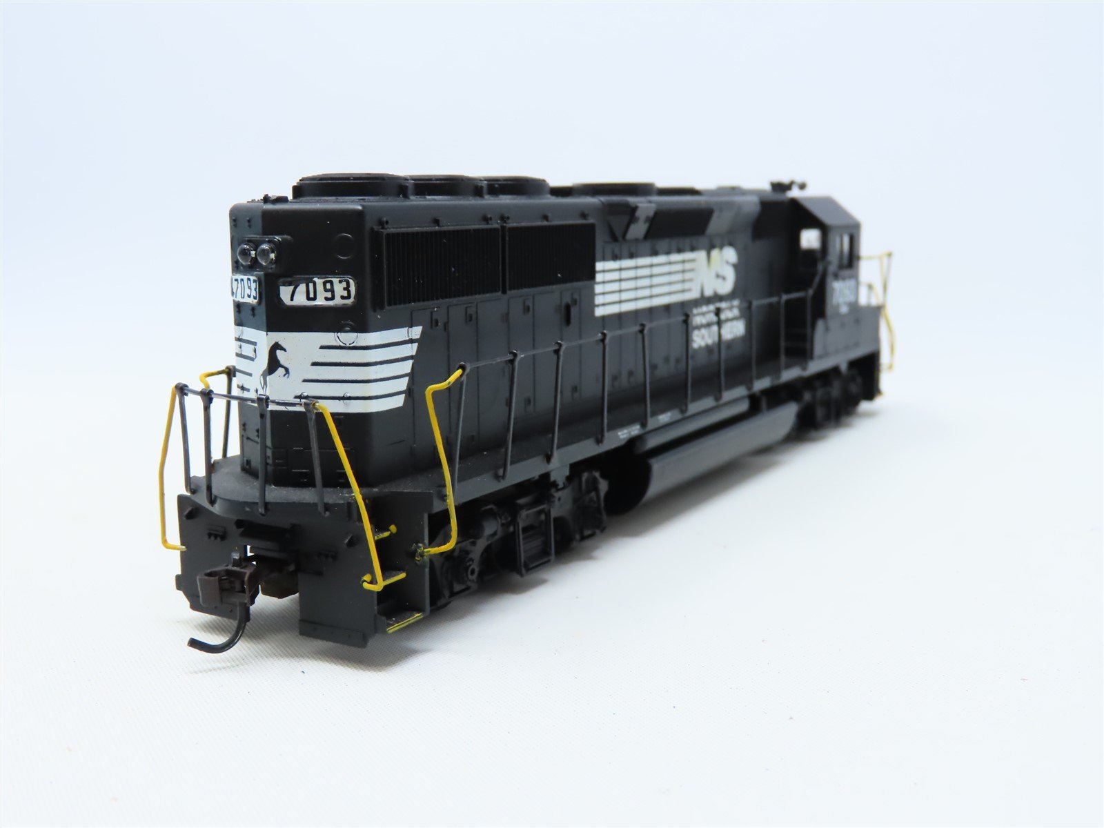 HO Scale Athearn NS Norfolk Southern EMD GP50 Diesel #7093 - Unpowered