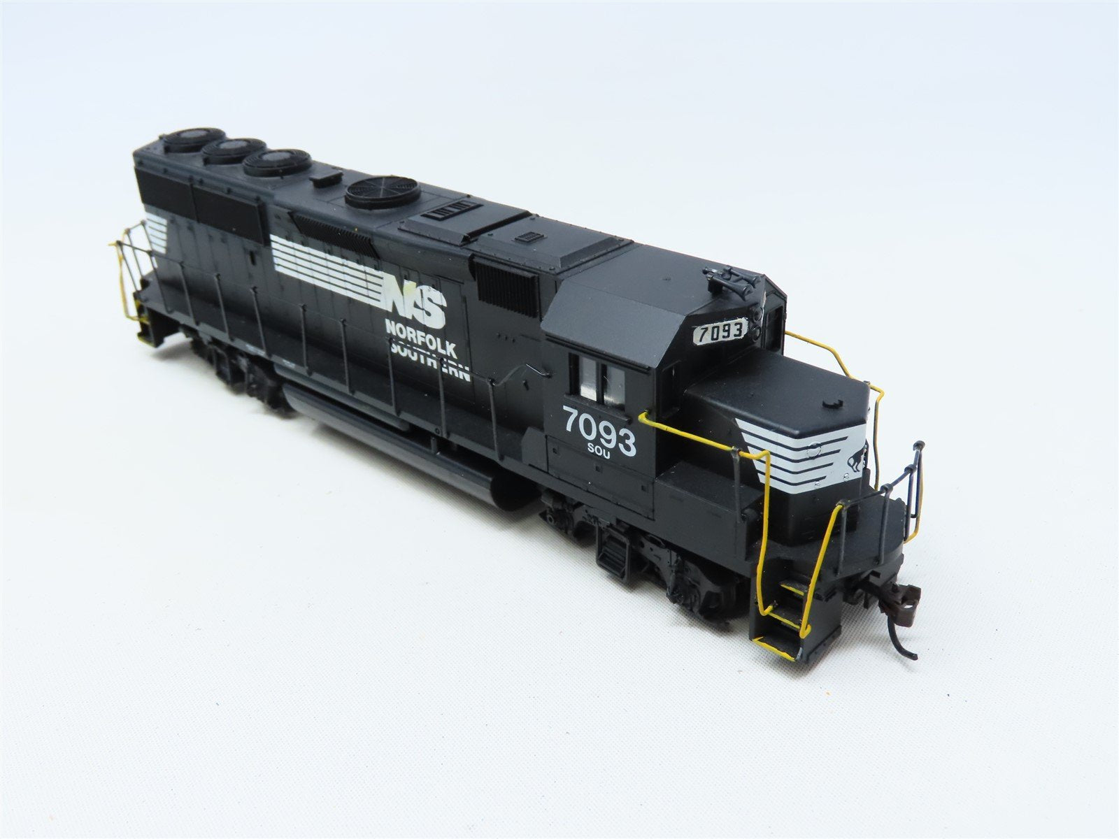 HO Scale Athearn NS Norfolk Southern EMD GP50 Diesel #7093 - Unpowered