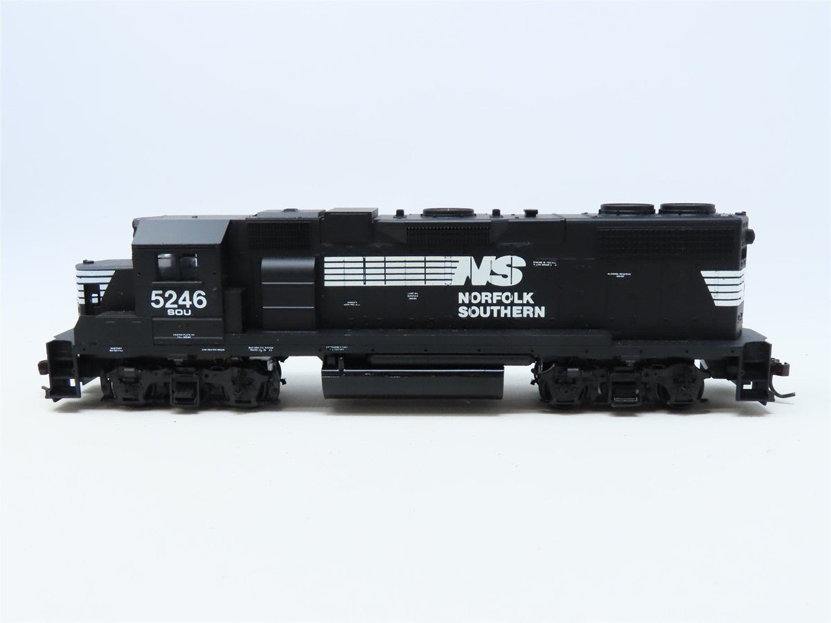 HO Scale Athearn NS Norfolk Southern EMD GP38-2 Diesel #5246 - Unpowered