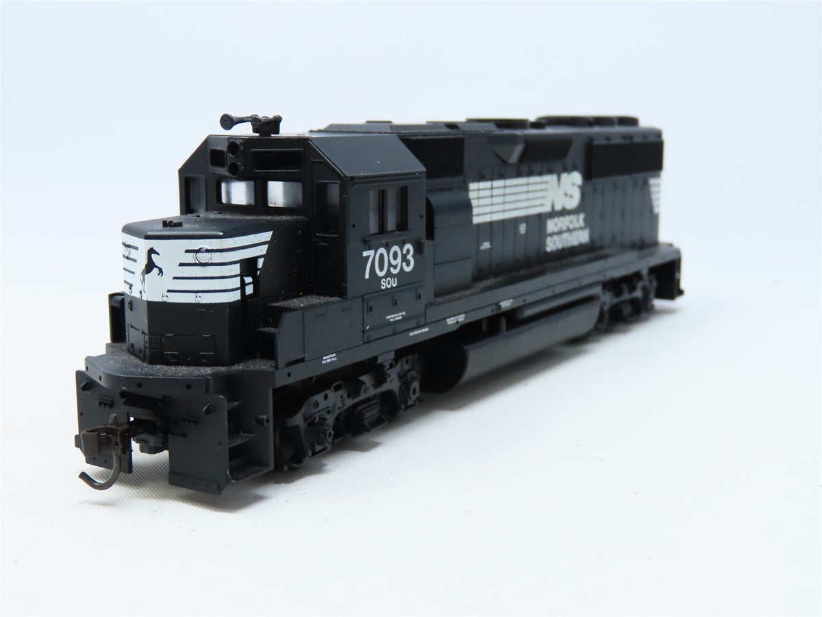 HO Scale Athearn NS Norfolk Southern EMD GP50 Diesel #7093 - Unpowered