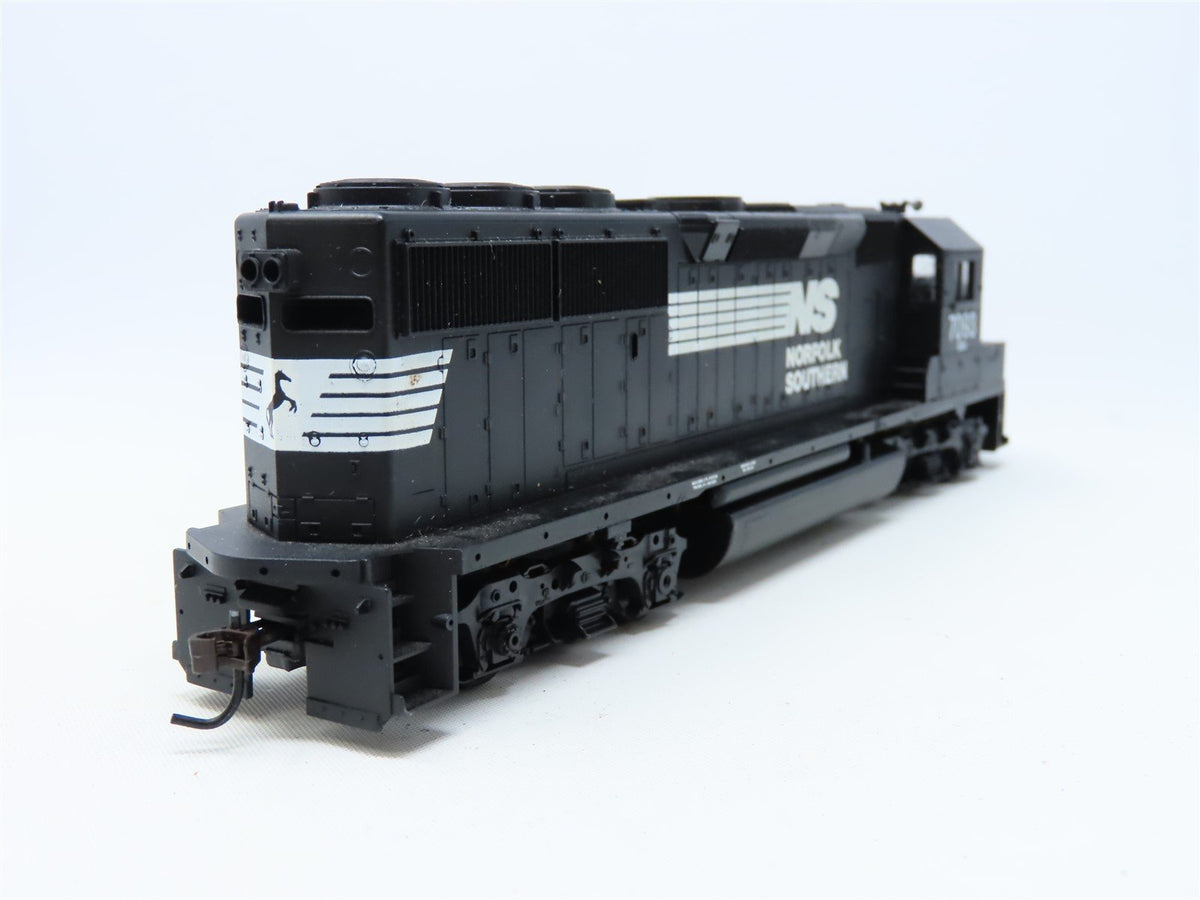 HO Scale Athearn NS Norfolk Southern EMD GP50 Diesel #7093 - Unpowered