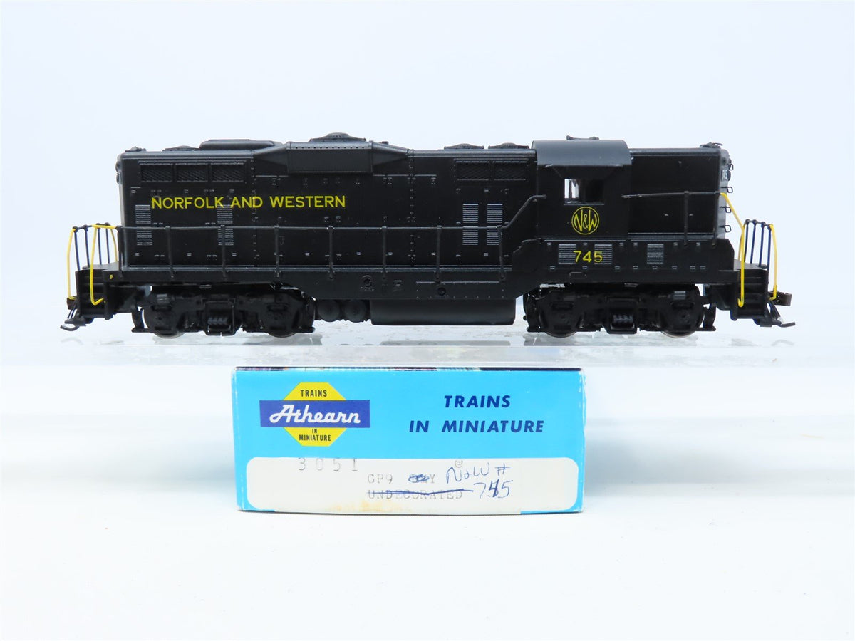 HO Scale Athearn 3051 NW Norfolk &amp; Western EMD GP9 Diesel #745 - Custom