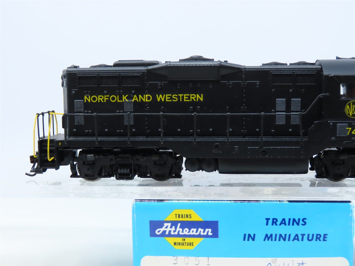 HO Scale Athearn 3051 NW Norfolk &amp; Western EMD GP9 Diesel #745 - Custom