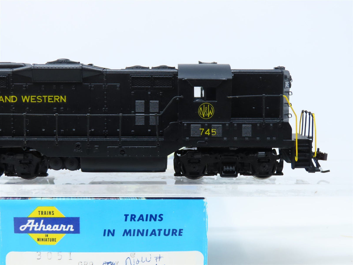 HO Scale Athearn 3051 NW Norfolk &amp; Western EMD GP9 Diesel #745 - Custom