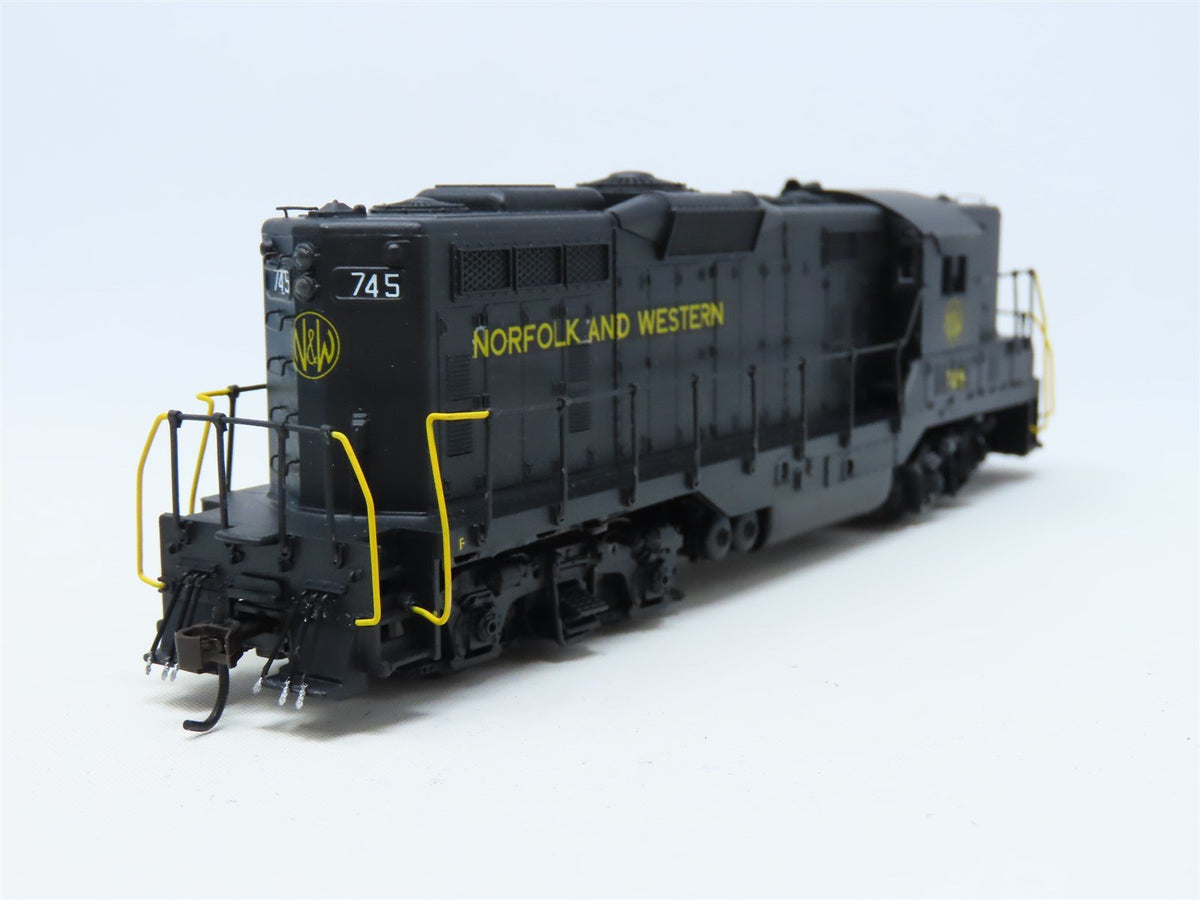 HO Scale Athearn 3051 NW Norfolk &amp; Western EMD GP9 Diesel #745 - Custom