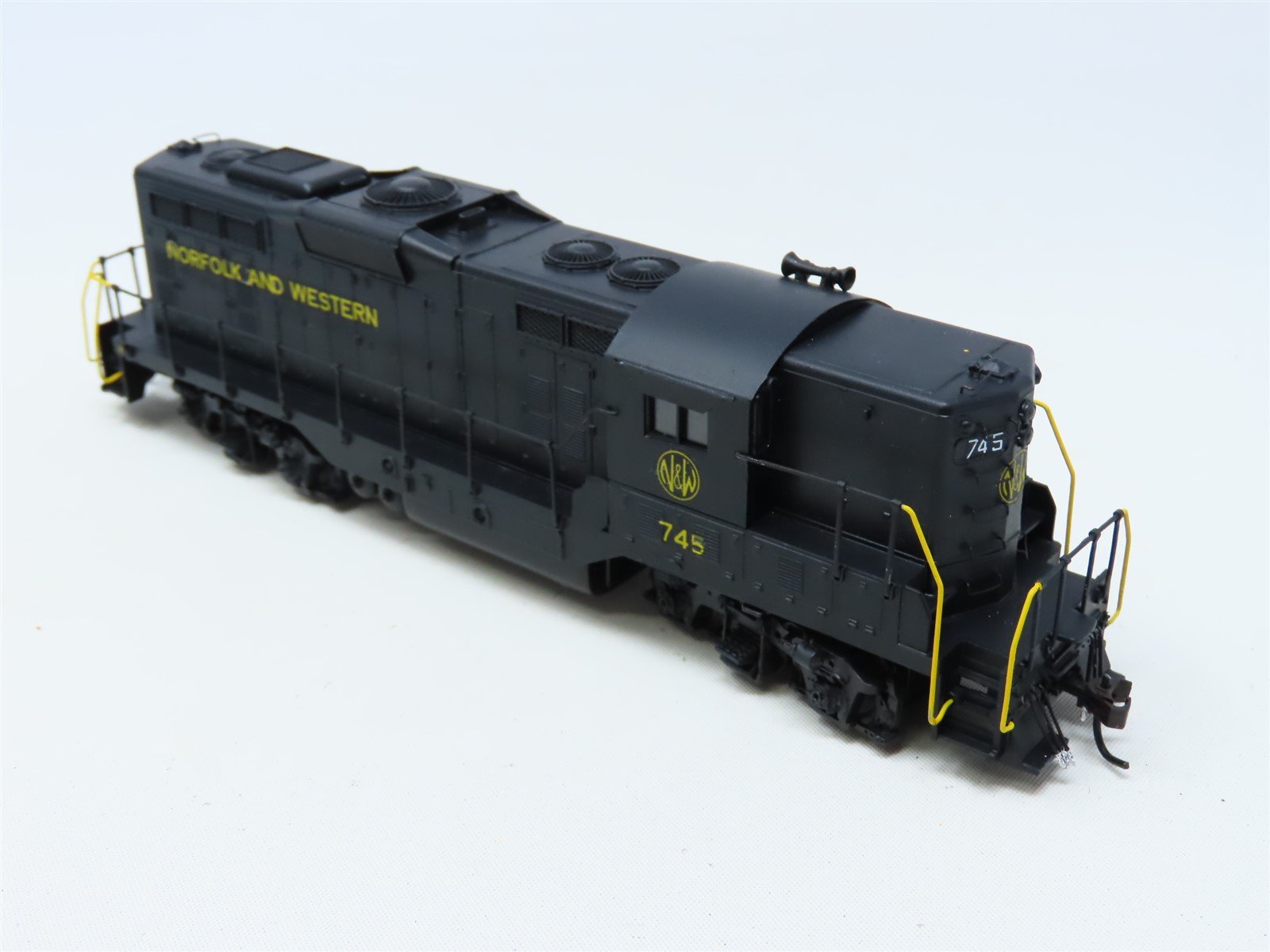 Gp9 Model HO Scale Athearn 3051 NW Norfolk & Western EMD GP9 Diesel #745 - Custo ...
