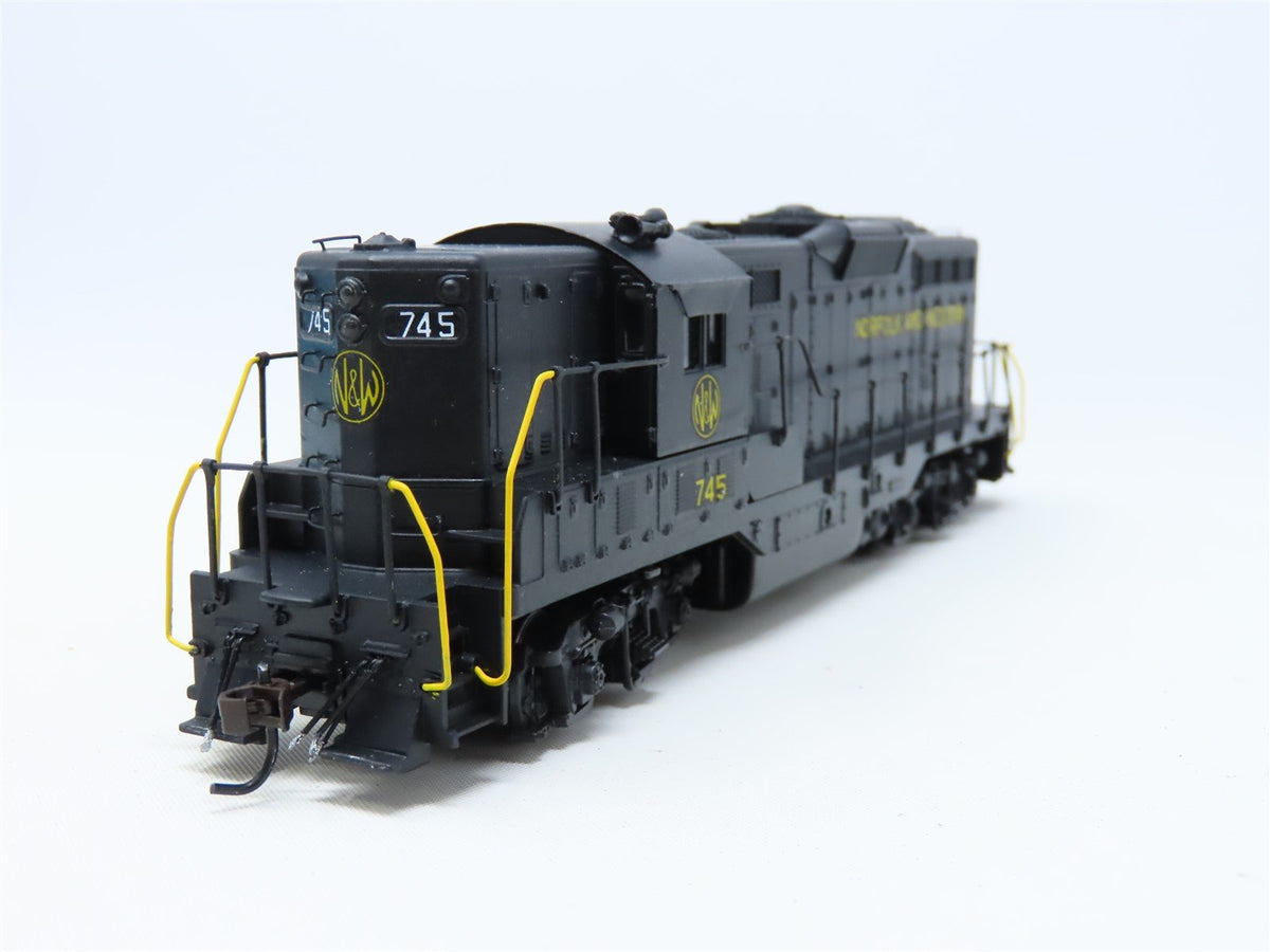 HO Scale Athearn 3051 NW Norfolk &amp; Western EMD GP9 Diesel #745 - Custom