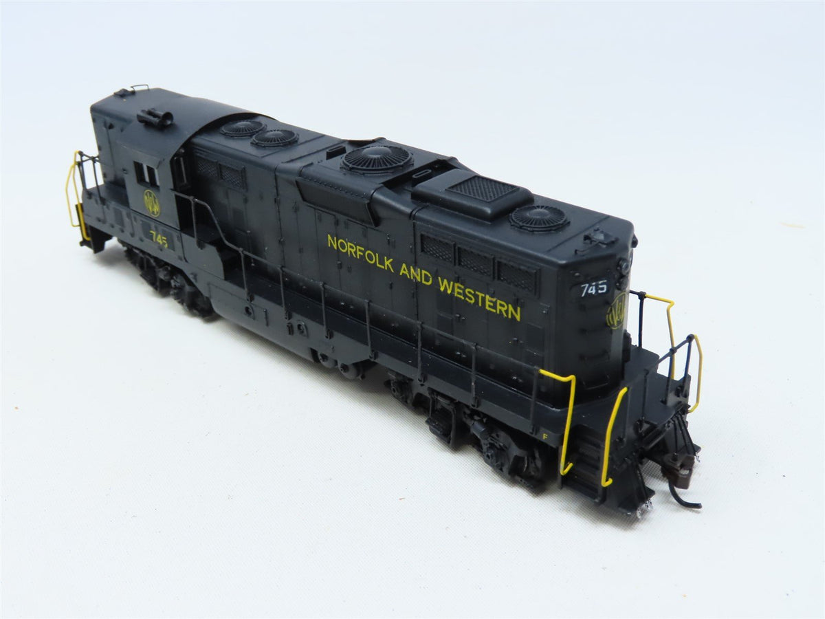 HO Scale Athearn 3051 NW Norfolk &amp; Western EMD GP9 Diesel #745 - Custom