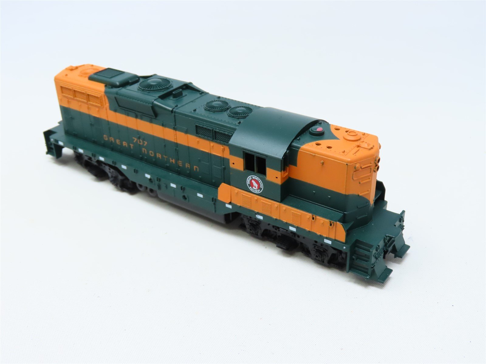 HO Scale Athearn GN Great Northern EMD GP9 Diesel Locomotive #707 - Unpowered