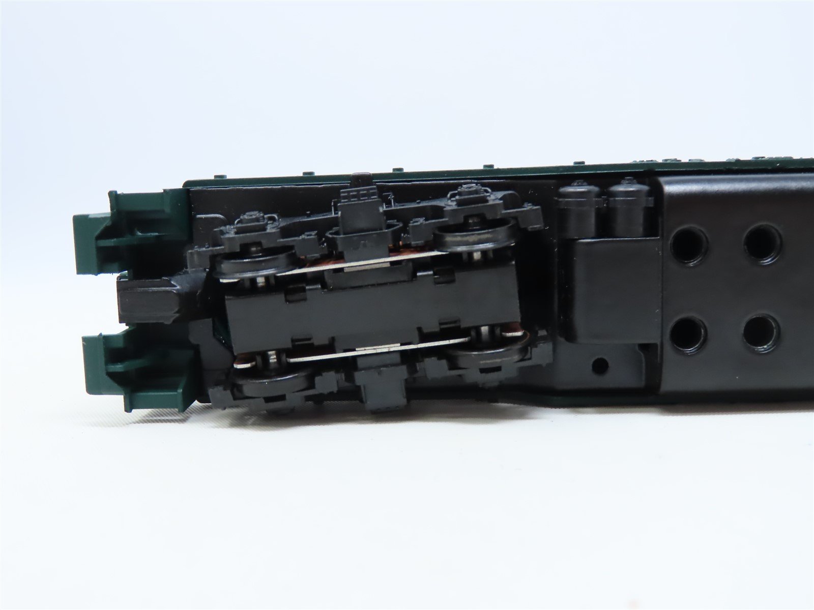 HO Scale Athearn GN Great Northern EMD GP9 Diesel Locomotive #707 - Unpowered