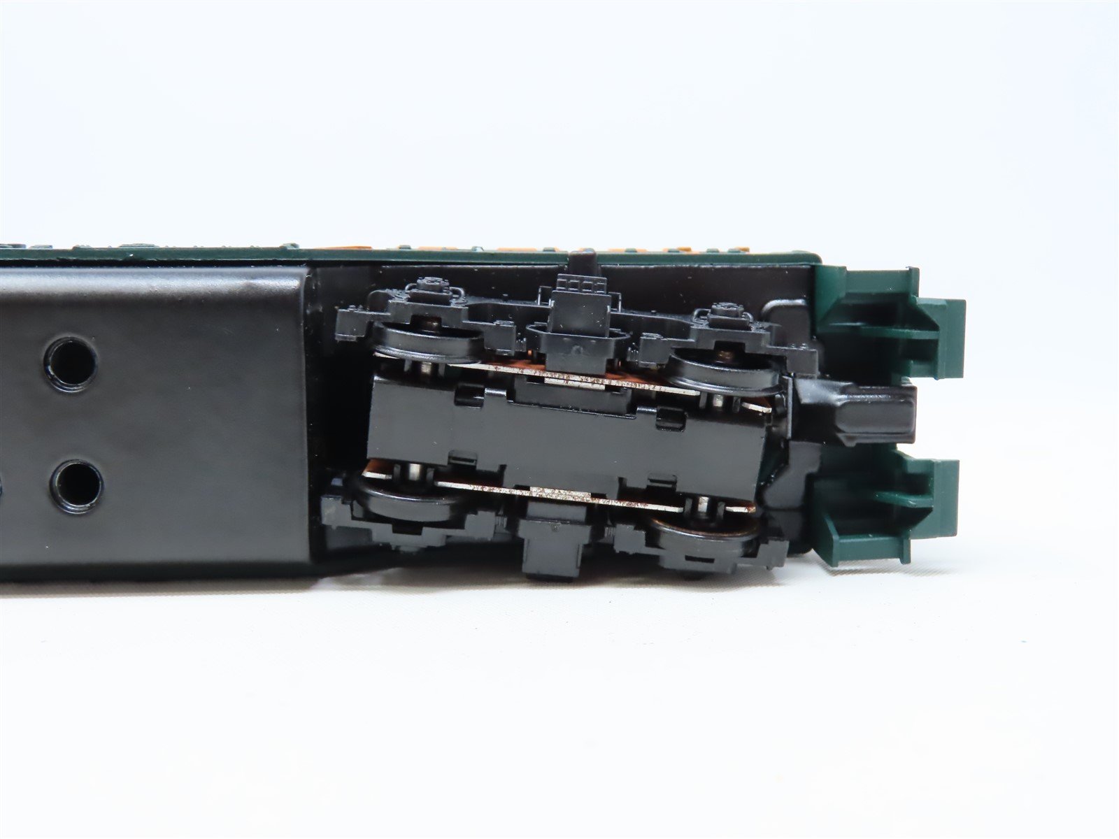 HO Scale Athearn GN Great Northern EMD GP9 Diesel Locomotive #707 - Unpowered