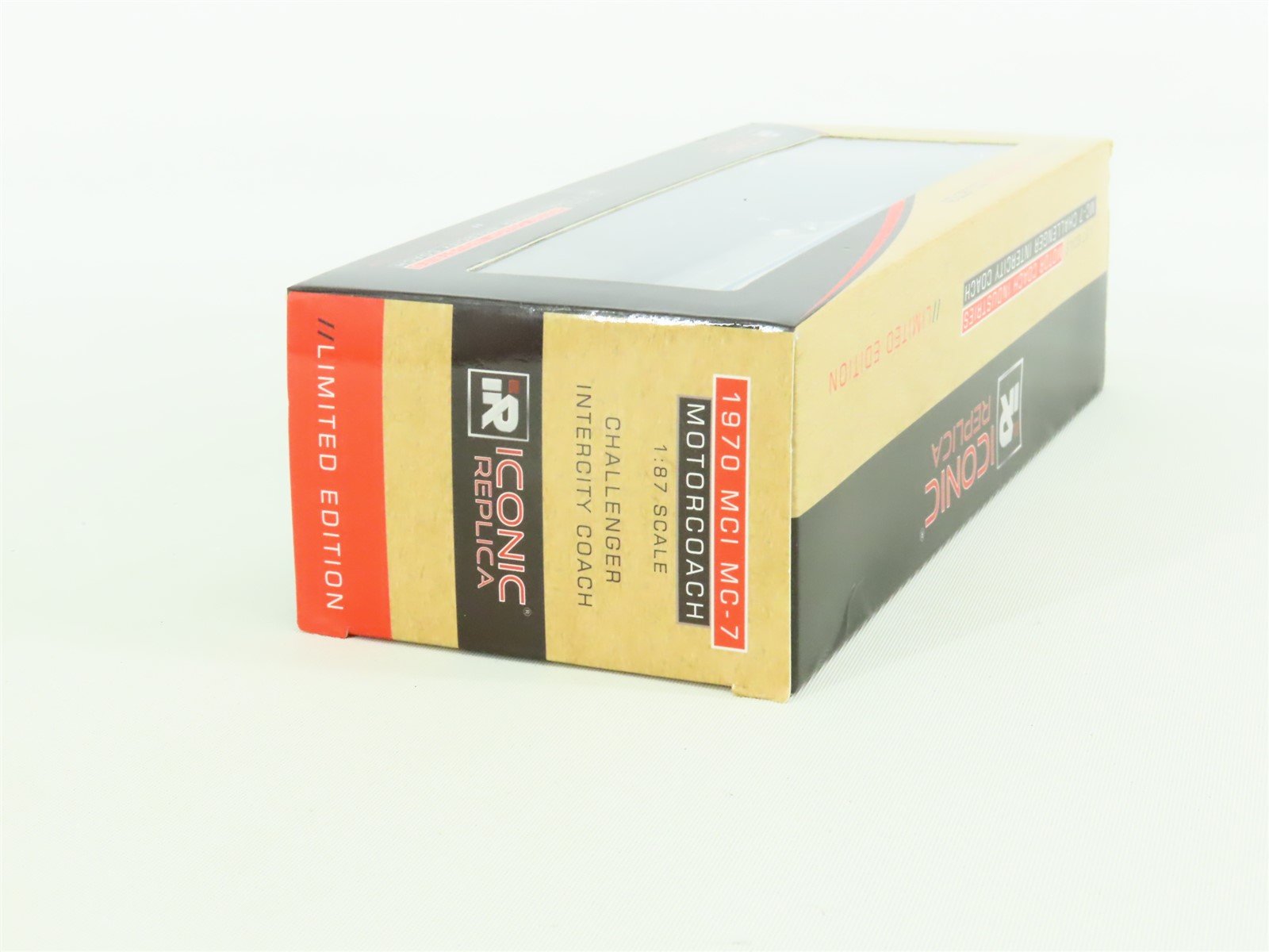 HO Scale Iconic Replica Limited Edition #87-0322 MCI MC-7 Greyhound Coach Bus