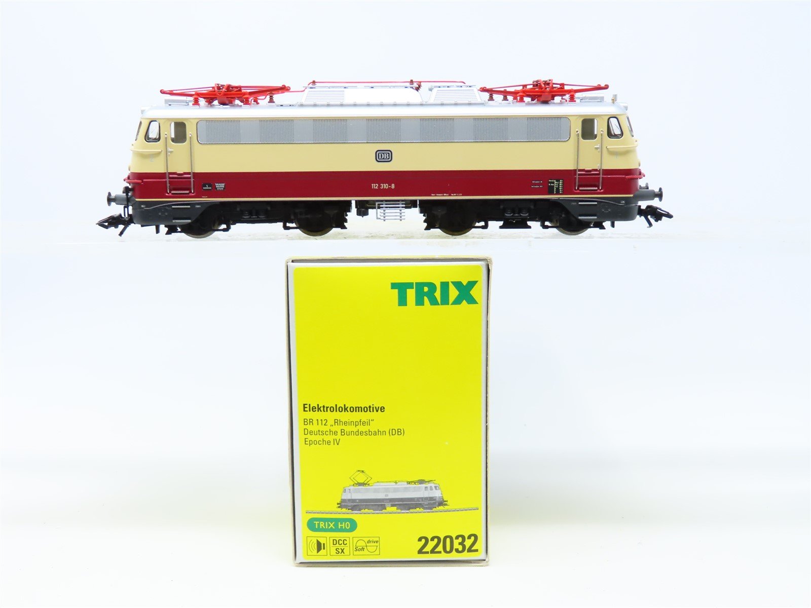 HO Scale Trix 22032 DB German TEE "Rheinpfeil" BR 112 Electric #310-8 w/DCC