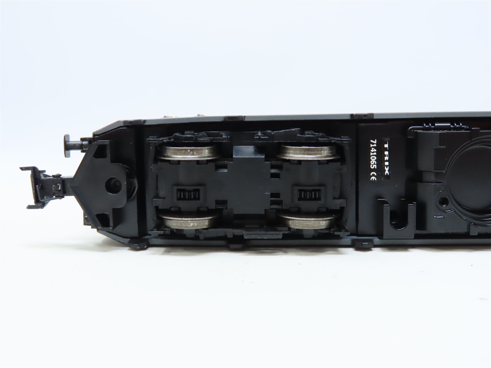 HO Scale Trix 22076 Veolia Transport Class 185 Electric Locomotive #002 w/DCC