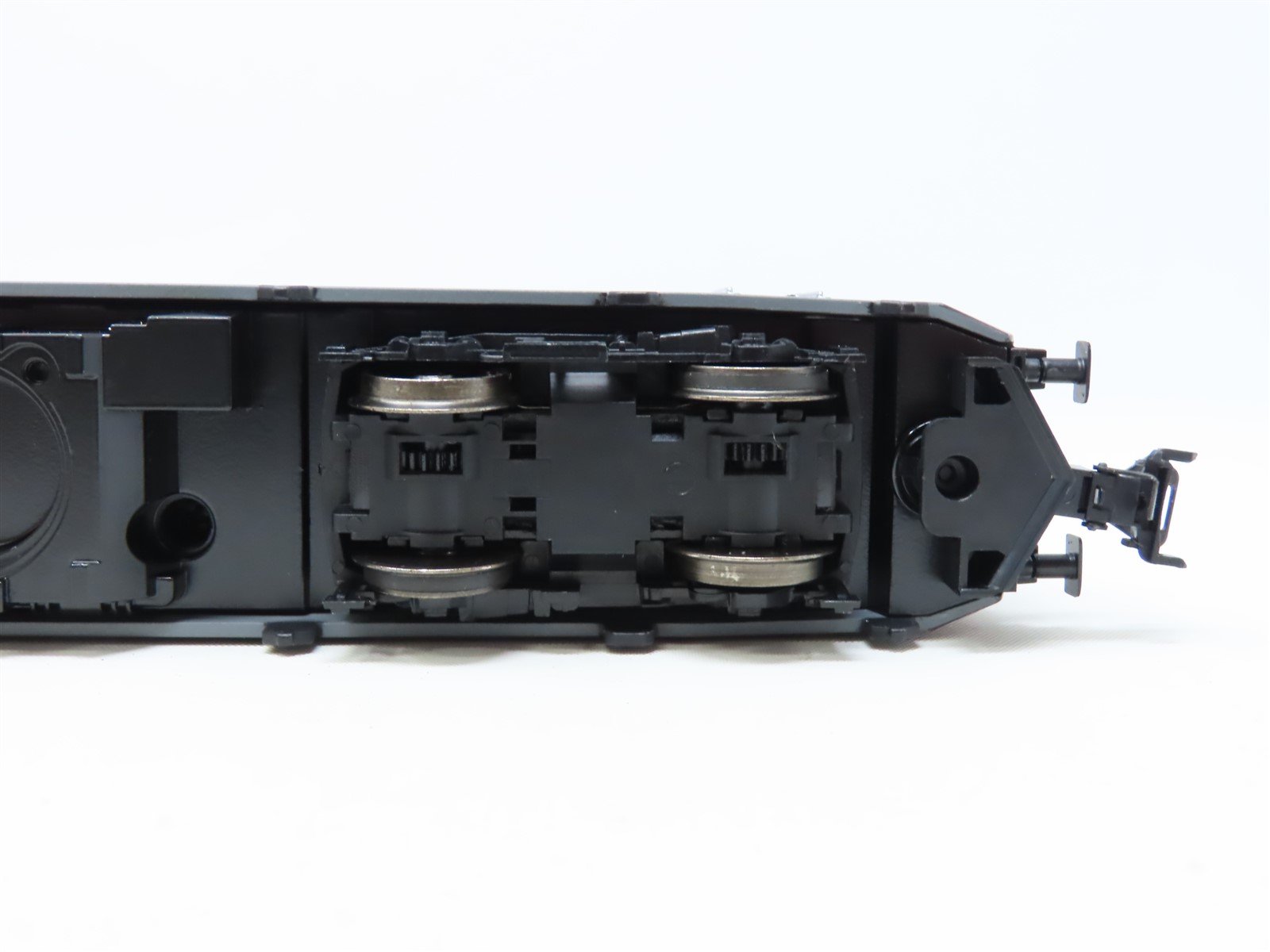 HO Scale Trix 22076 Veolia Transport Class 185 Electric Locomotive #002 w/DCC