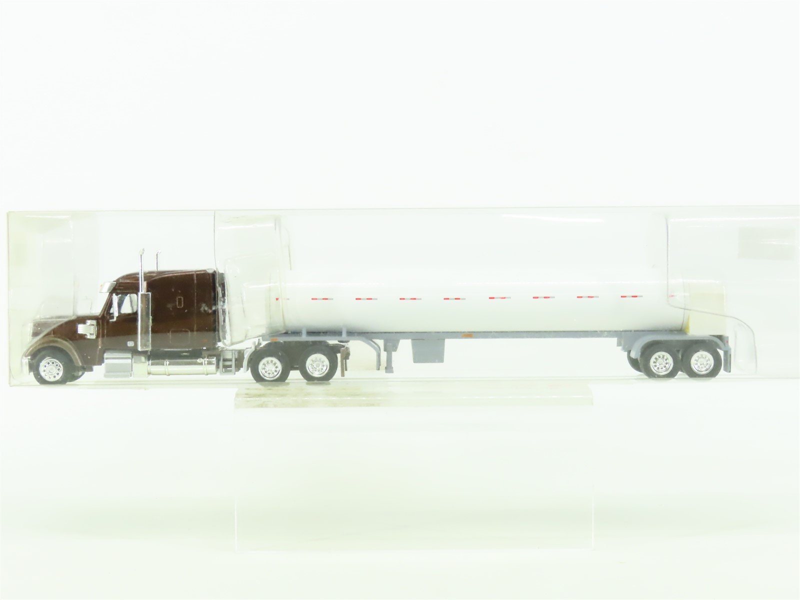 HO 1/87 Scale Trucks N' Stuff #60118 Cryo Tanker Truck - Red/White