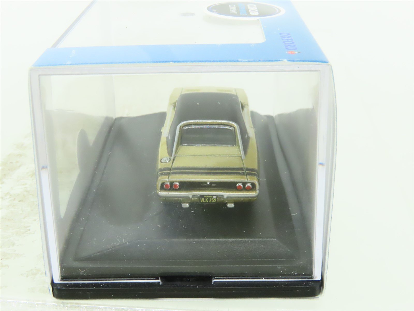 HO 1/87 Scale Oxford #87DC68002 1968 Dodge Charger - Gold/Black