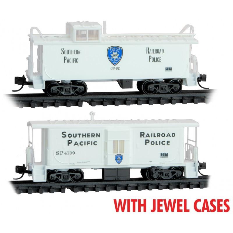 N Micro-Trains MTL 98300212 SP Southern Pacific Railroad Police 31&#39; Caboose 2-Pk