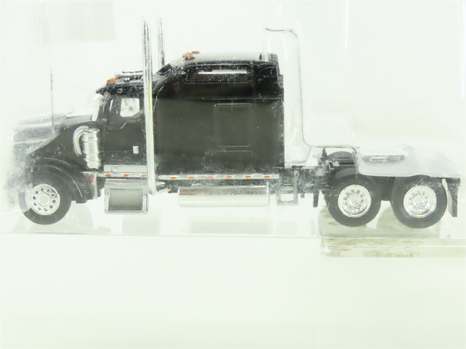 HO Scale Trucks N' Stuff #410654 Kenworth W900 Sleeper Cab - Black (2-Pack)