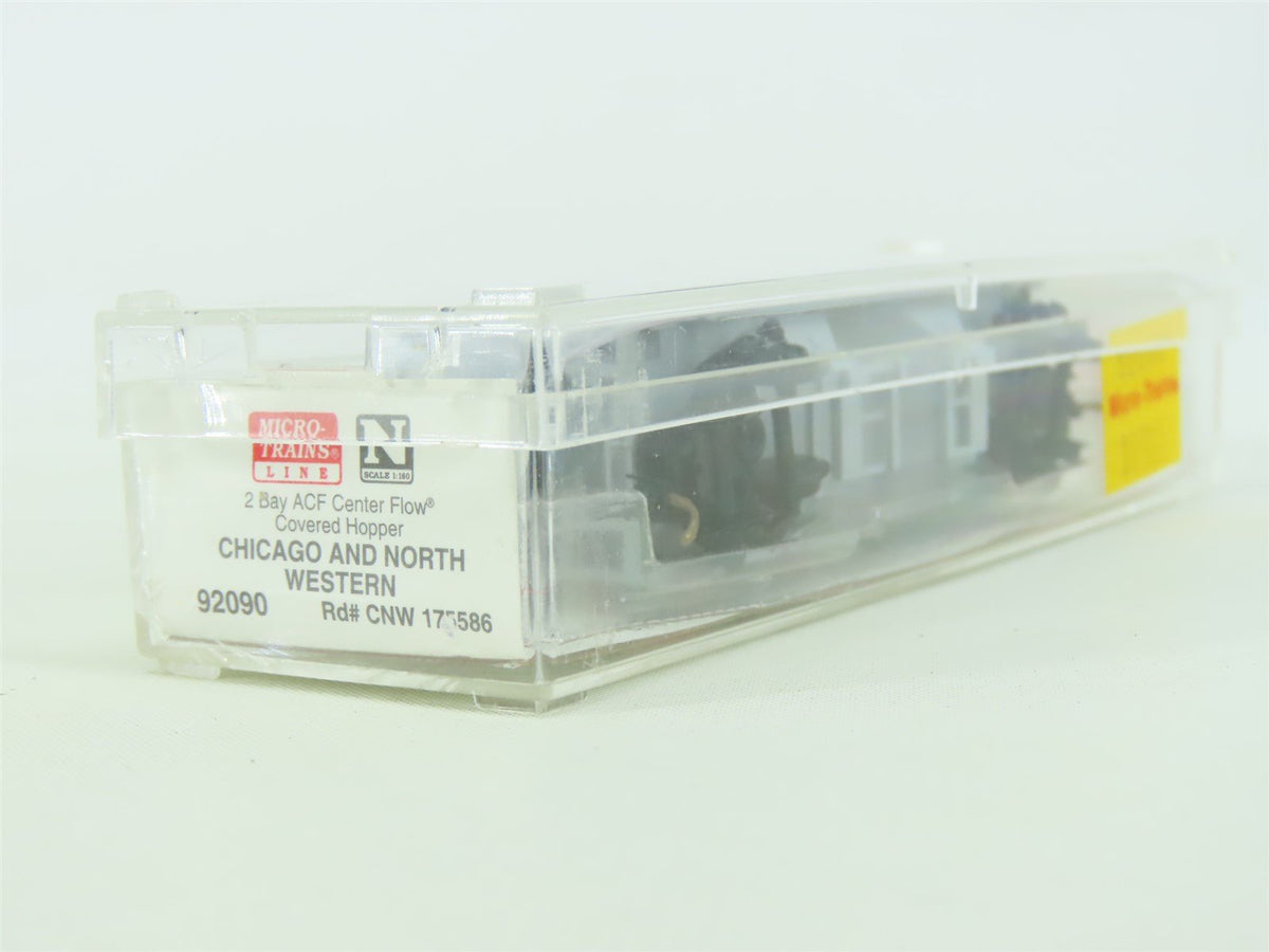 N Scale Micro-Train MTL 92090 CNW Chicago &amp; North Western 2-Bay Hopper #175586