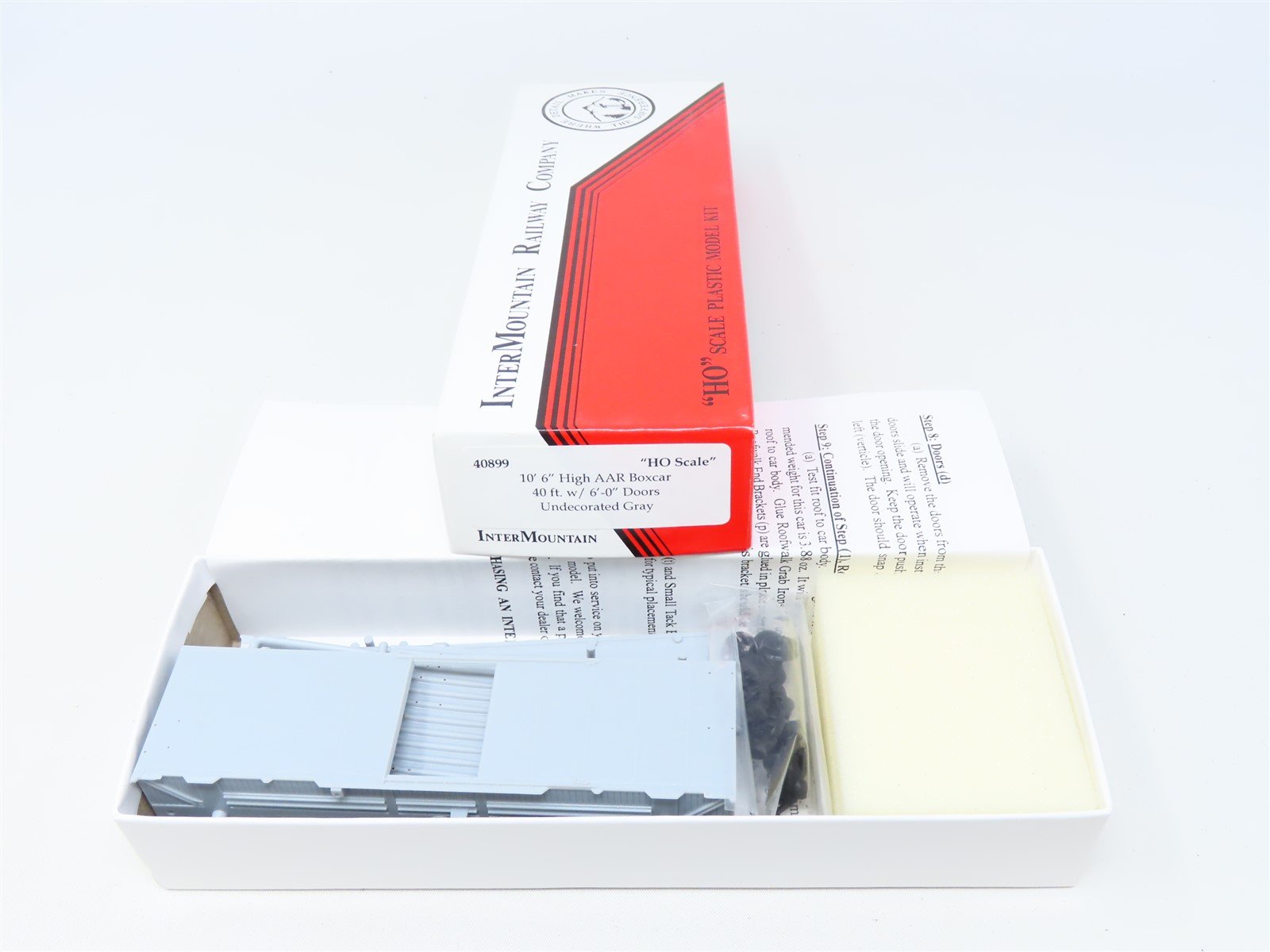 HO InterMountain Kit #40899 Gray Undecorated 10' 6" High 40' Box Car w/ 6' Doors