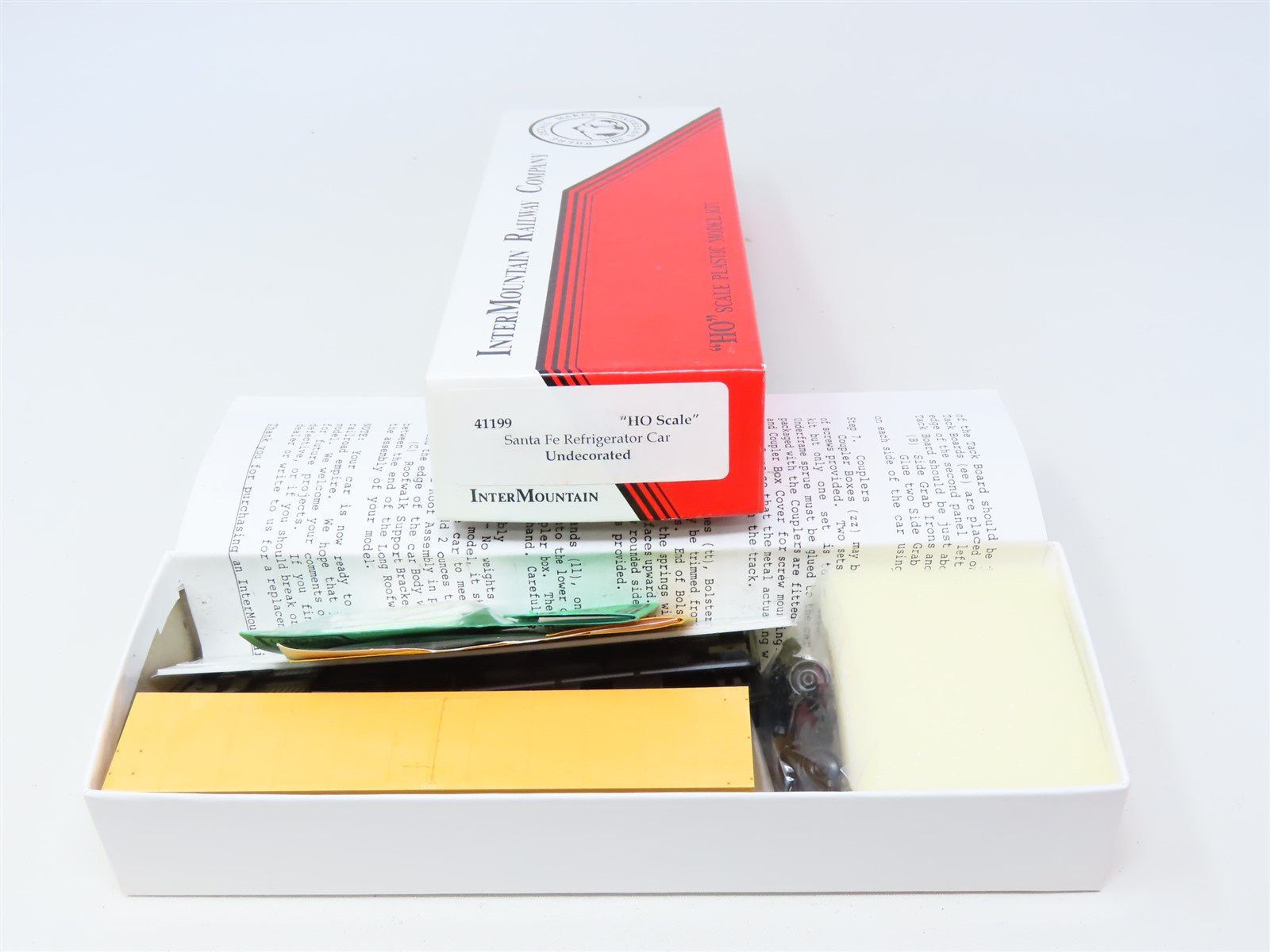 HO Scale InterMountain Kit #41199 Undecorated ATSF Santa Fe Refrigerator Car