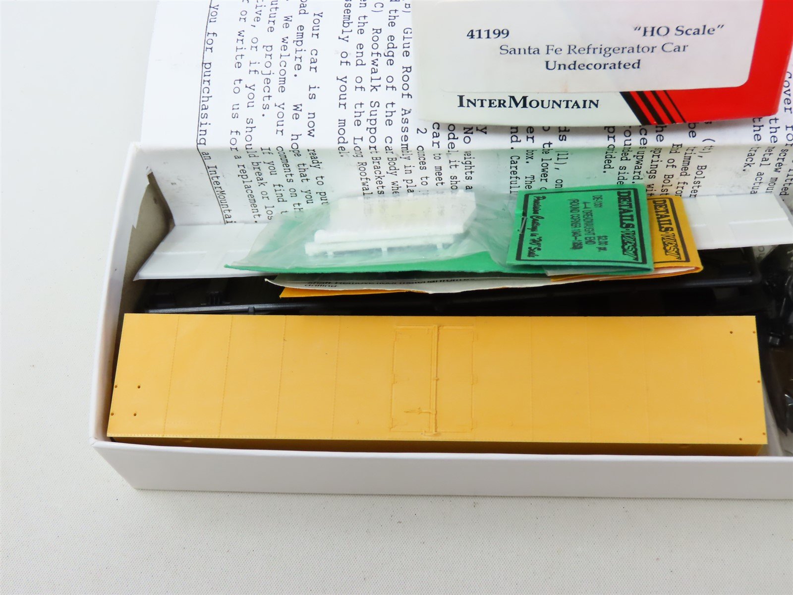 HO Scale InterMountain Kit #41199 Undecorated ATSF Santa Fe Refrigerator Car