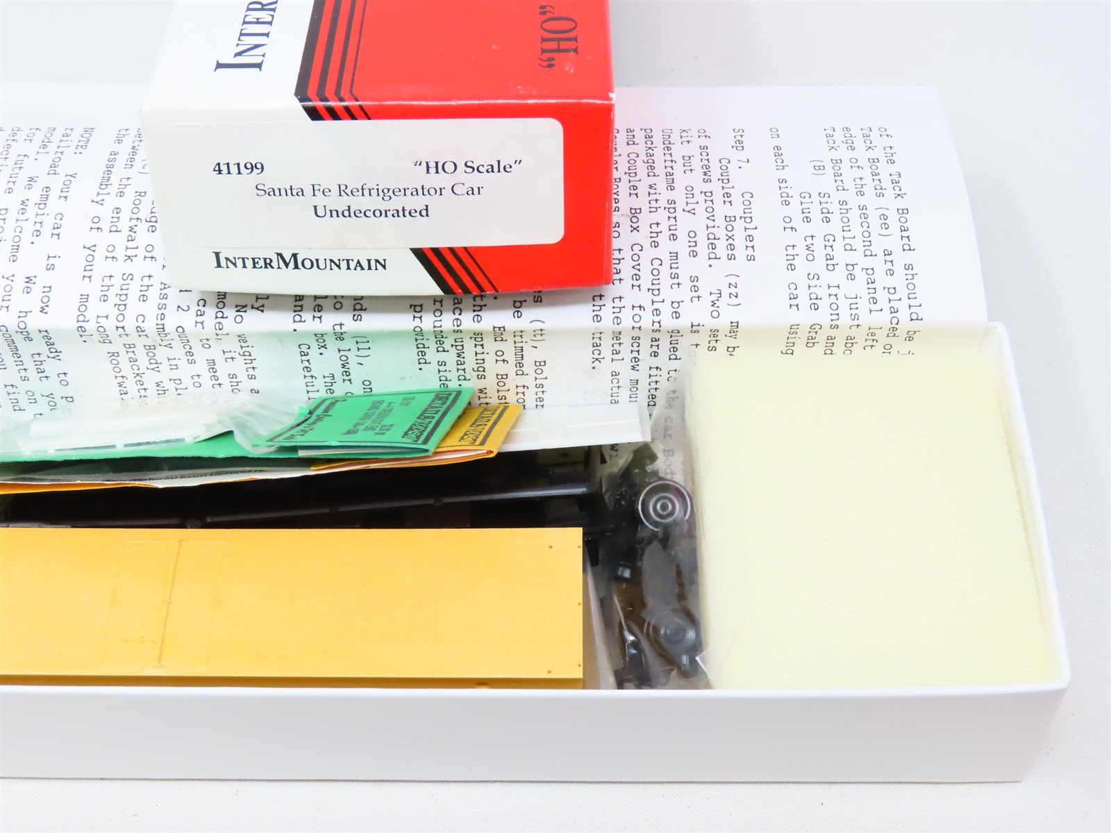 HO Scale InterMountain Kit #41199 Undecorated ATSF Santa Fe Refrigerator Car