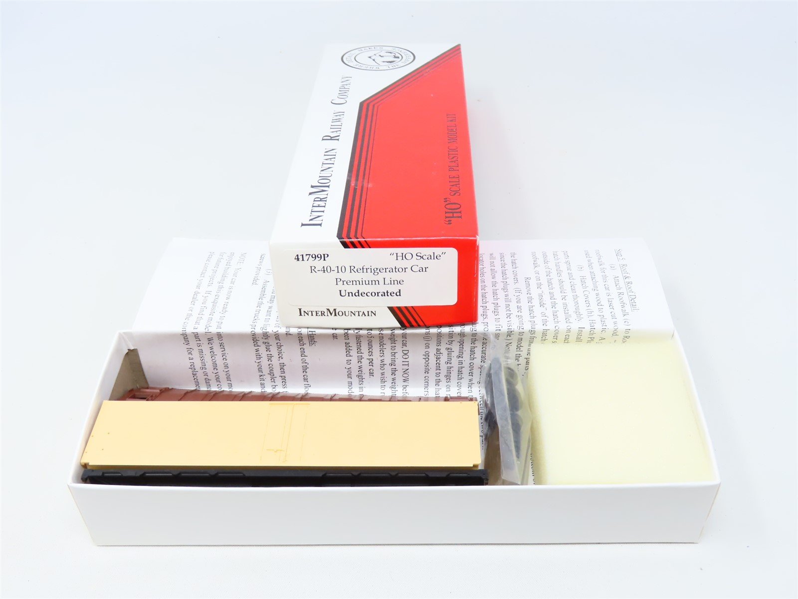 HO Scale InterMountain Kit 41799P Premium Line Yellow Undecorated R-40-10 Reefer