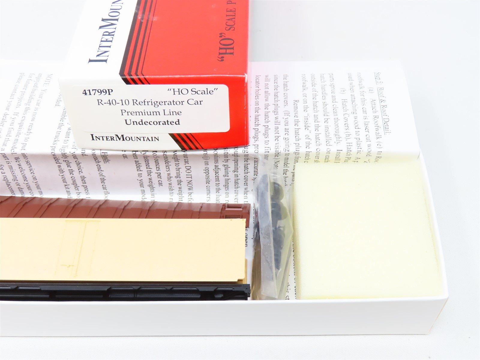 HO Scale InterMountain Kit 41799P Premium Line Yellow Undecorated R-40-10 Reefer