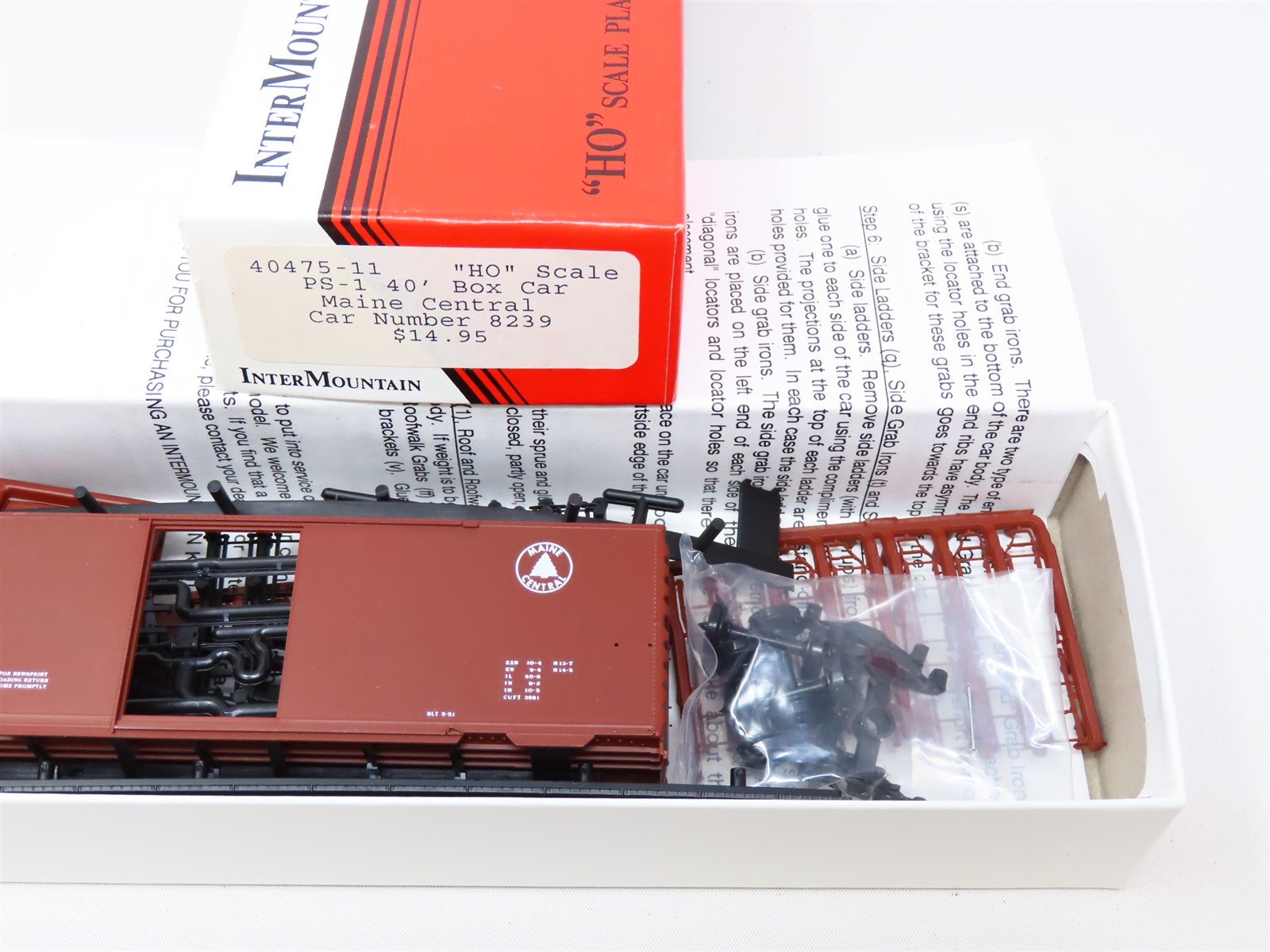 HO Scale InterMountain Kit #40475-11 MEC Maine Central 40' PS-1 Box Car #8239