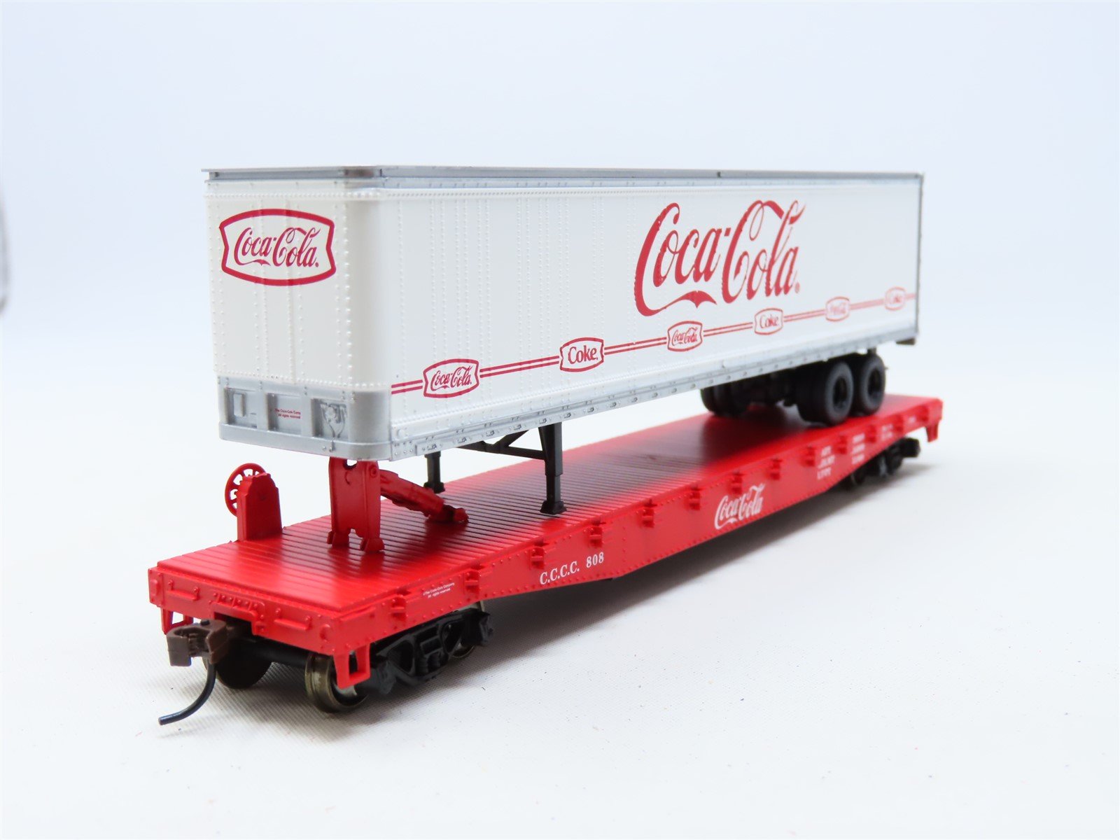 HO Scale Athearn #8303 CCCX Coca-Cola 50' Flat Car w/ 45' Trailer #808