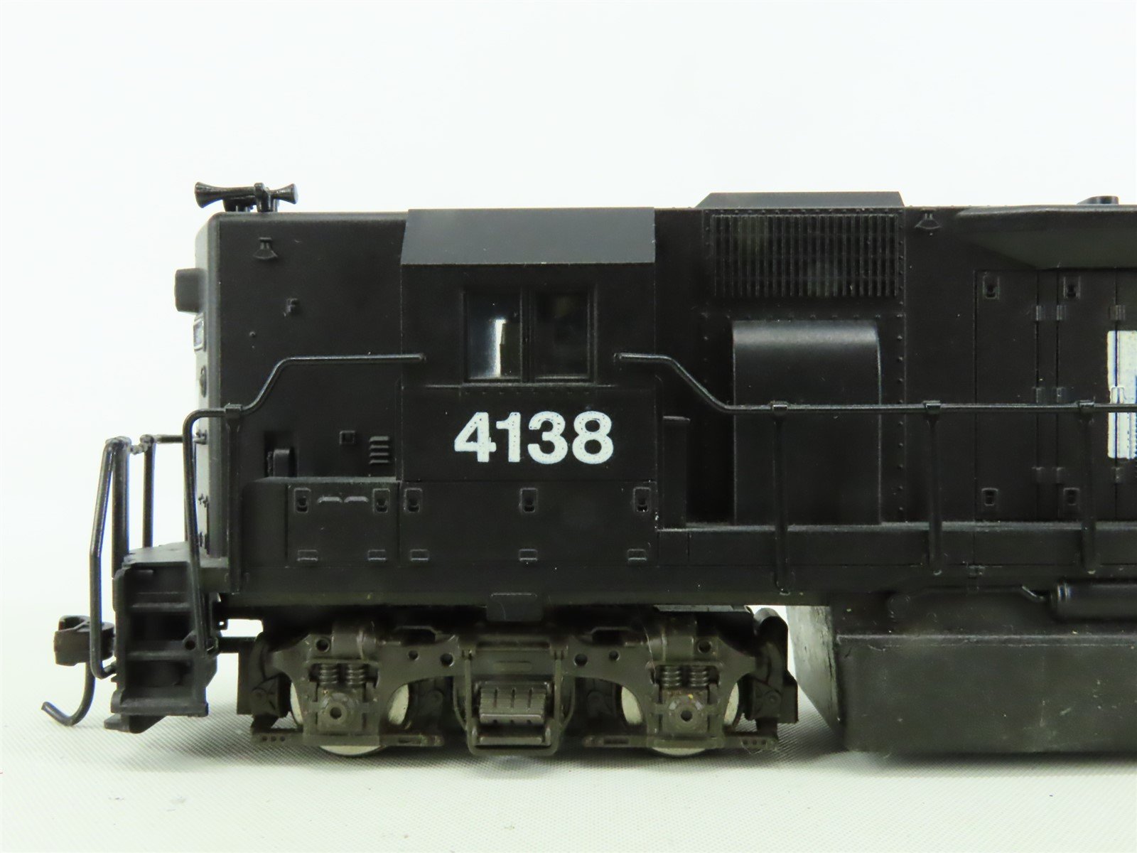 HO Scale Atlas NW Norfolk & Western EMD GP38 High Nose Diesel Locomoti ...