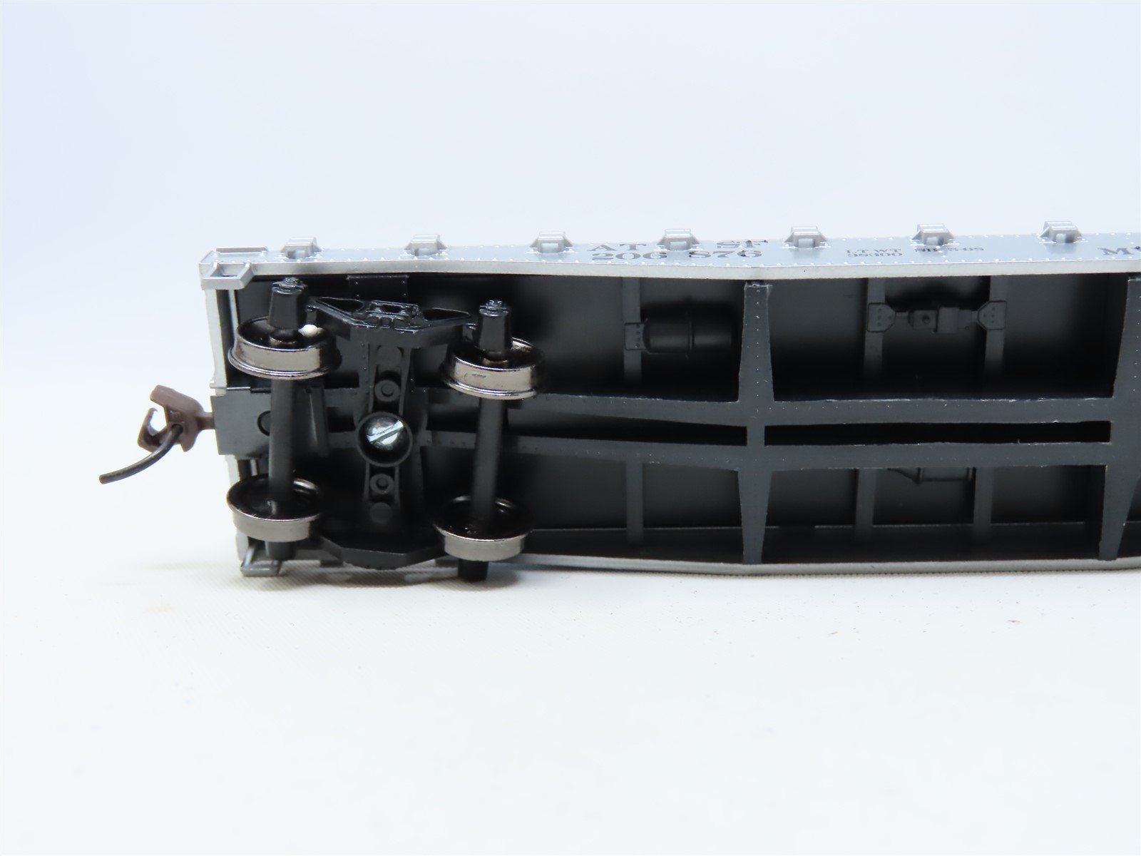 HO Scale Athearn #92081 ATSF Santa Fe MW 40' Flat Car w/ Ford Truck #206876