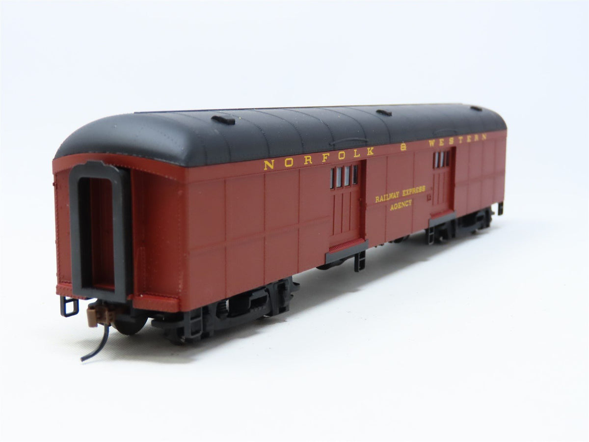 HO Scale Walthers #932-5874 N&amp;W Norfolk &amp; Western B60B Baggage Passenger Car