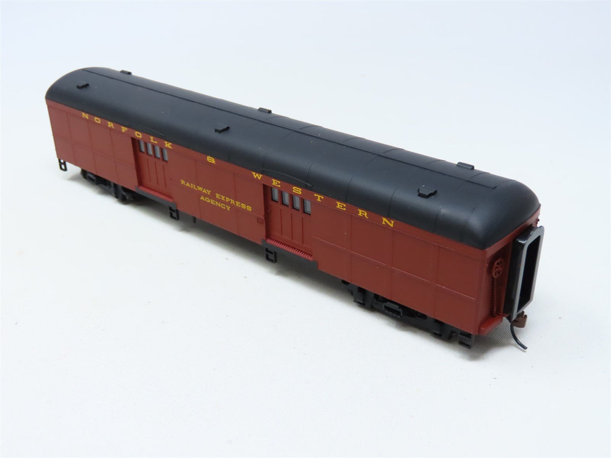 HO Scale Walthers #932-5874 N&amp;W Norfolk &amp; Western B60B Baggage Passenger Car