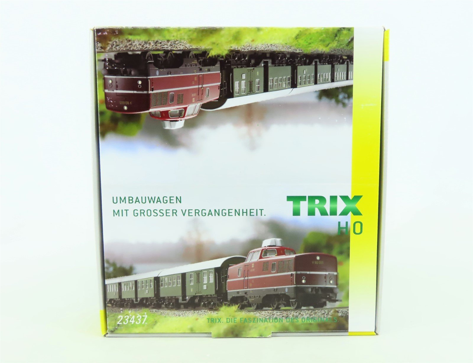 HO Scale Trix 23437 DB German Federal Era III Coach Passenger Cars 8-Pack