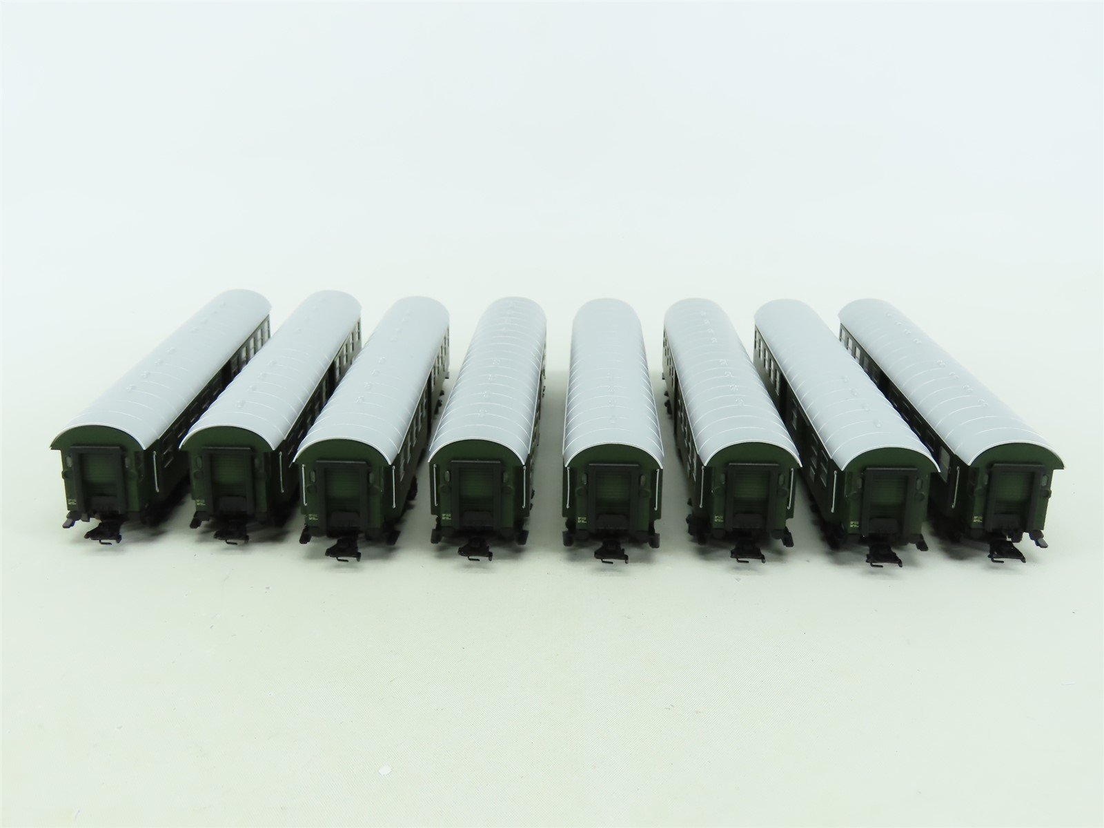 HO Scale Trix 23437 DB German Federal Era III Coach Passenger Cars 8-Pack