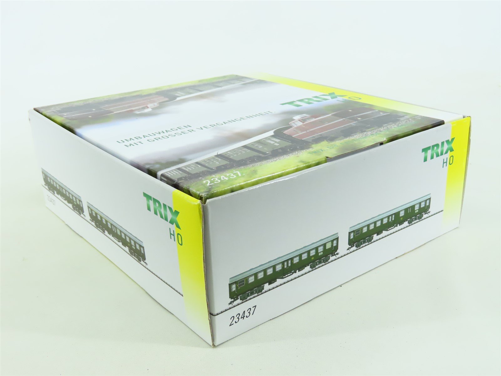 HO Scale Trix 23437 DB German Federal Era III Coach Passenger Cars 8-Pack