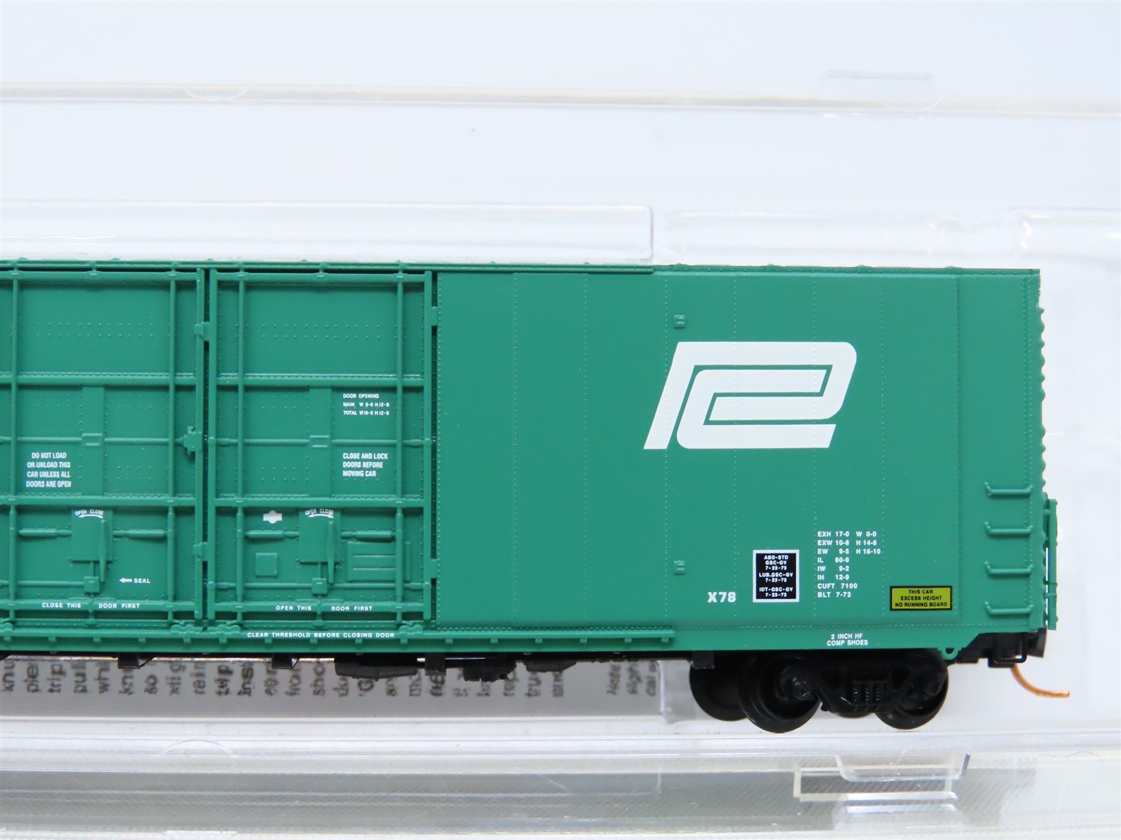 N Scale Micro-Trains MTL 102 00 090 PC Penn Central 60' Plug Door Boxcar #221005