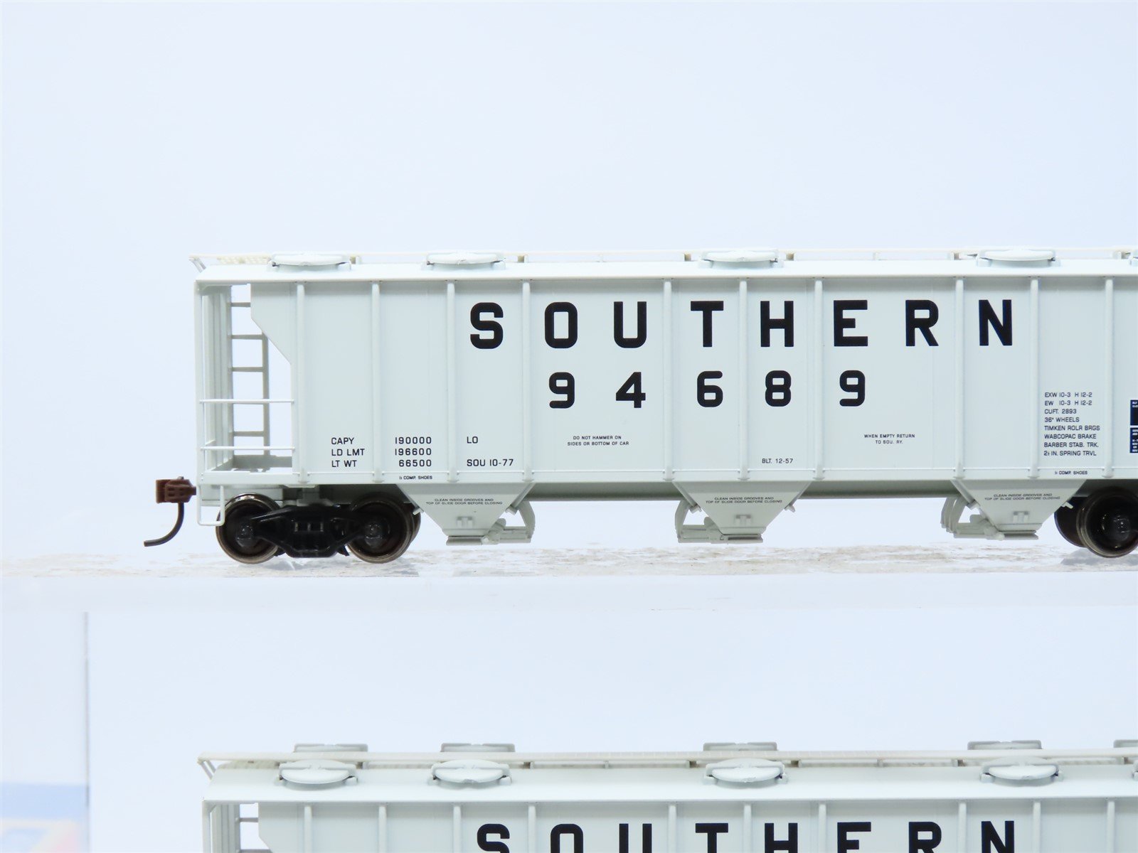 HO Walthers Gold Line 932-27958 SOU Southern Railway 3-Bay Covered Hopper (2-Pk)
