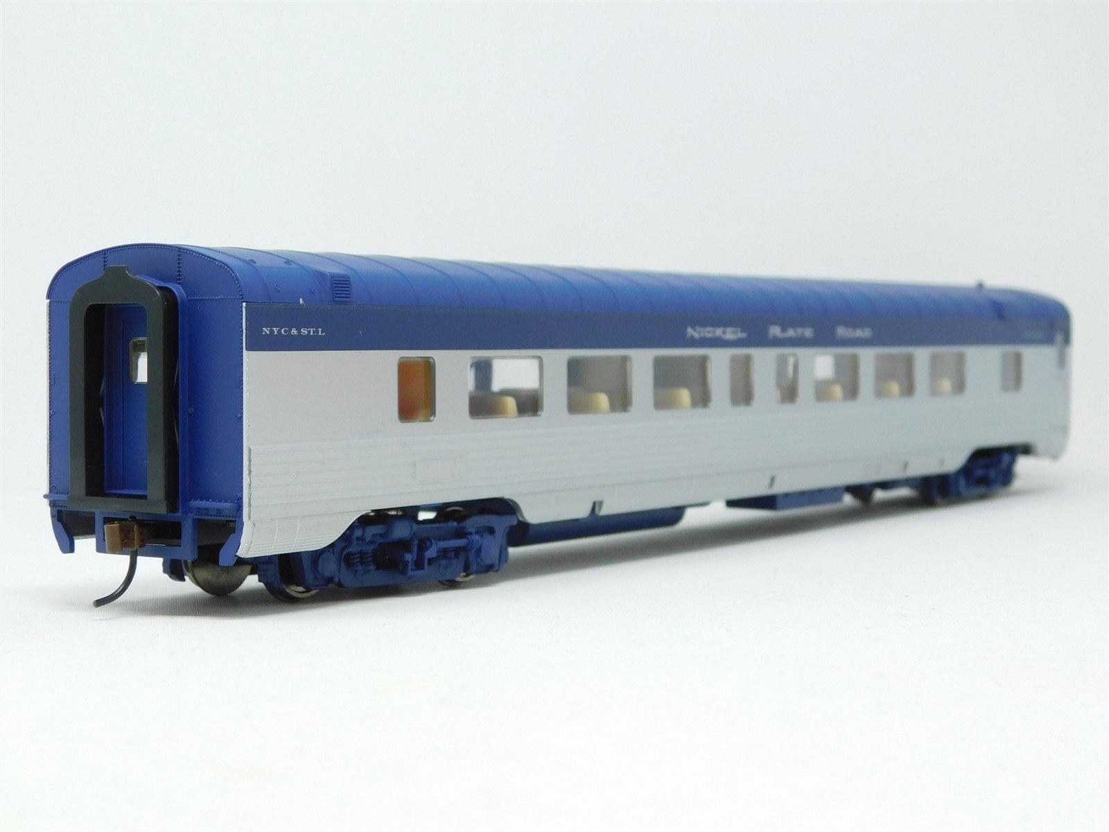 HO Scale Walthers #932-16761 NKP Nickel Plate Road 52-Seat Coach Passenger