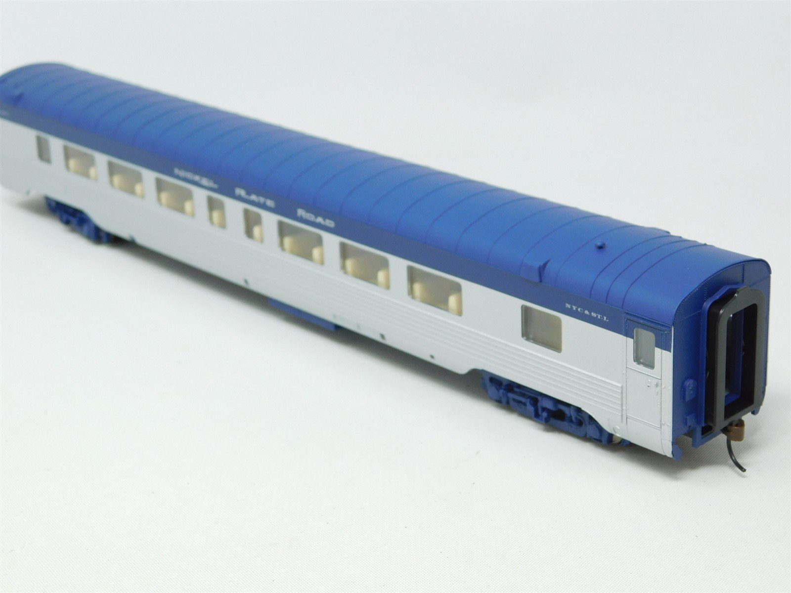 HO Scale Walthers #932-16761 NKP Nickel Plate Road 52-Seat Coach Passenger